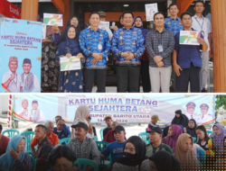 Wujudkan Perlindungan Sosial, Wakil Bupati Barito Utara Salurkan Kartu Huma Betang Sejahtera